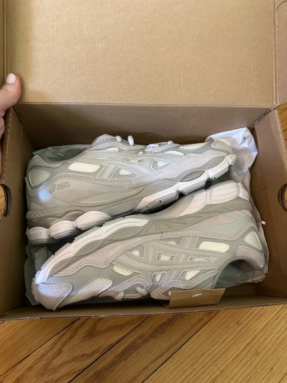 NEW in Box Asics Cream Cloud Grey Gel NYC Men’s 8 Women’s 9 1/2 1203A663-101 NWT